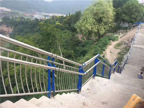 宁波不锈钢复合管护栏的特点与优势