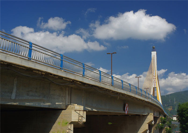 宁波304不锈钢桥梁护栏：安全、耐用与美观的完美结合